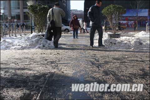 暴雪天气摔伤多 专家亲授骨折自救法